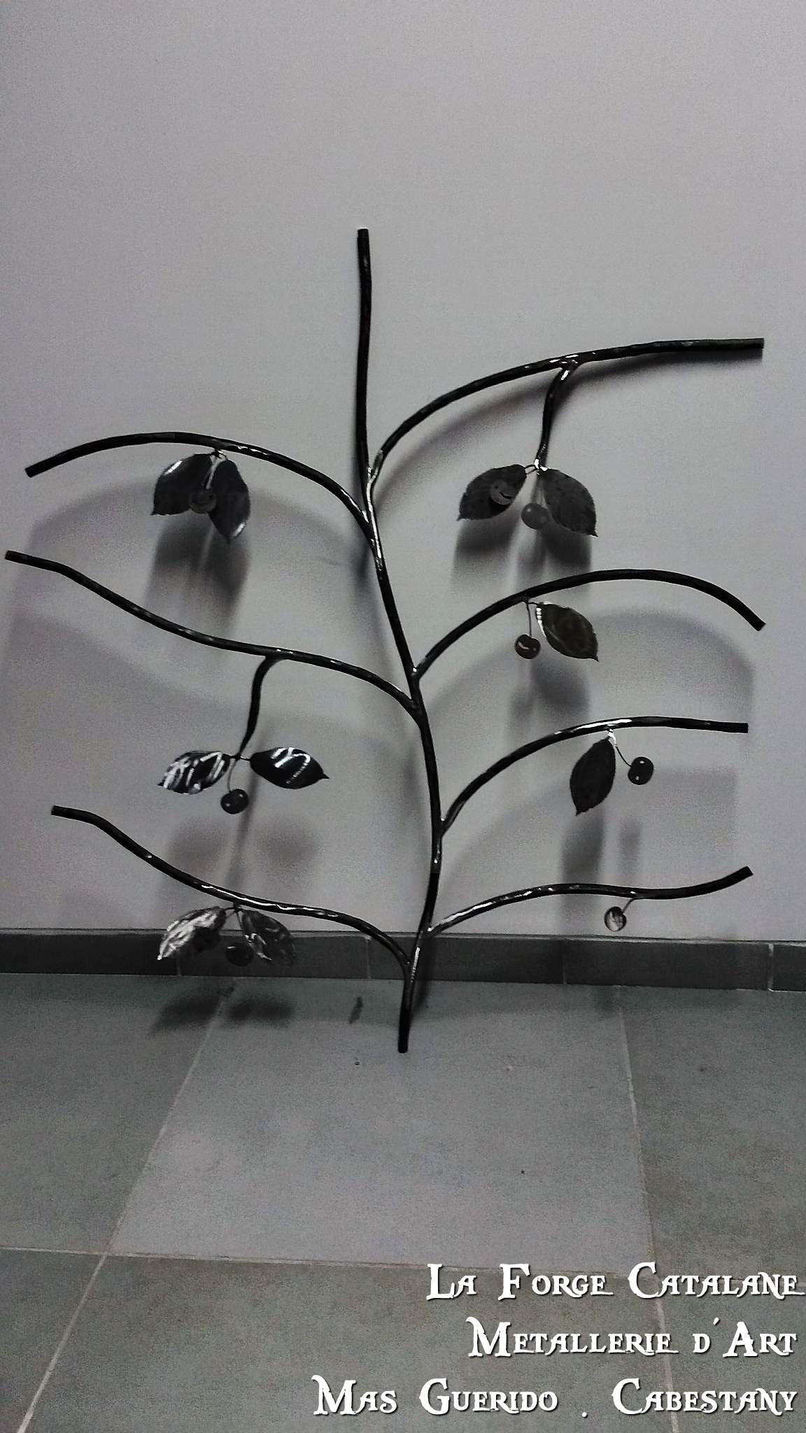 grille cerise forge catalane.jpg